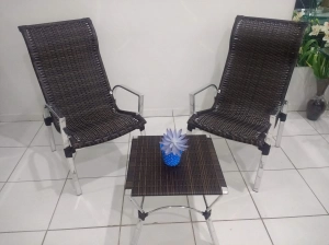 2 Cadeiras de descanso + mesa de centro