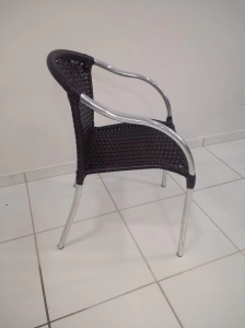 Conjunto Calais mesa ripada 1.20 redonda + 6 cadeiras empilháveis